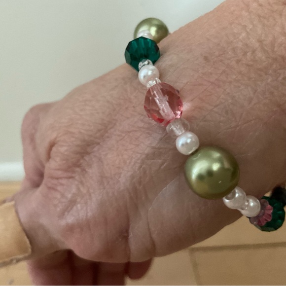 MULTI COLOURED FAUX RHINESTONE AND PEARL BRACELET - Picture 4 of 5